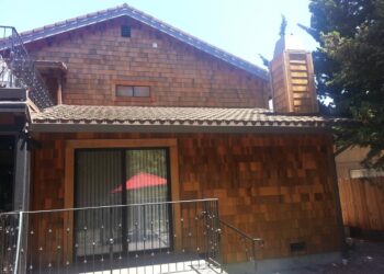 Western Red Cedar, CertiLabel® 18in R&R Sidewall Shingle, With Clear Stain