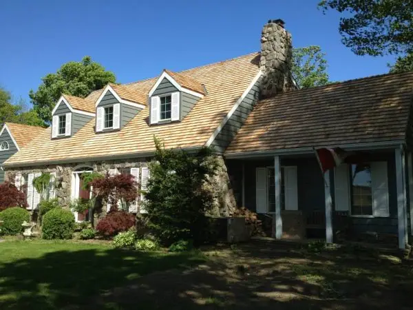 18" x 7/8" Natural Tapersawn Shake