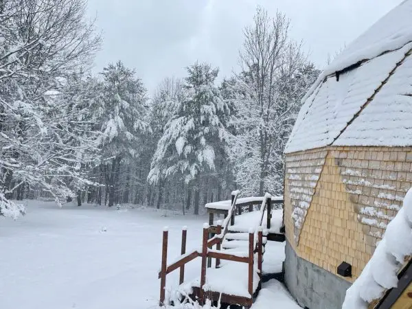 Tapersawns Shake Alaskan Yellow Cedar Project in Snow Weather